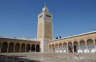 جامع الزيتونة أكبر صرح إسلامي في تونس. تأسس في 698.