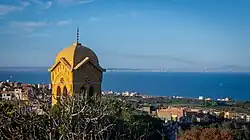 منارة مسجد السيدة خديجة بمدينة مزغران، المطلة على البحر الأبيض المتوسط.