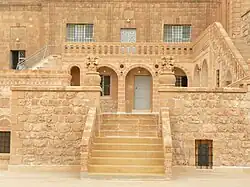 دير مار كبرئيل في طور عابدين في &nbsp;تركيا مهد الكنيسة السريانية الأرثوذكسية، لعب السريان والنساطرة أدورًا هامة في الترجمة والطب وعلم الفلك خلال العصر الذهبي للإسلام.