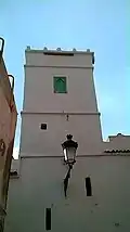 مئذنة المسجد.