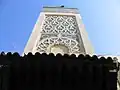 الواجهة الشمالية للمئذنة (على جانب الشارع).