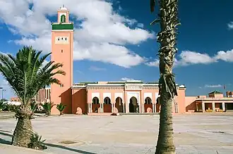 العيون