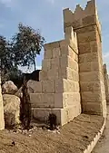 السور المعاد بناؤه