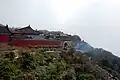 مجموعة من المعابد في الجزء العلوي من جبل تيشان، حيث تم بناء الهياكل في الموقع منذ القرن الثالث قبل الميلاد خلال عهد أسرة هان