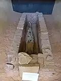 اعادة بناء لصندوق قبر مسيحي في المتحف القومي