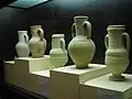 مجموعة من الأواني الفخارية (قلال)