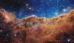الجزء الغربي من NGC 3324، التقطها مقراب جيمس ويب الفضائي.