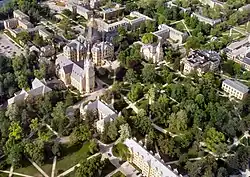 جامعة نوتردام الكاثوليكية في الولايات المتحدة، وهي من أهم الجامعات الكاثوليكية في العالم، شجّعت المسيحية على التعليم.