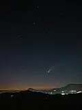 المذنب نيووايز في 17 يوليو 2020، 18:59 UTC، حيث دخلت إلى الدب الأكبر.