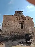 حجارة منهارة في الجهة الغربية من مقام الشيخ نوران