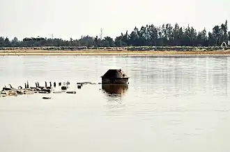 بحيرة نبع الحمراء.