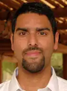 نبيل قريشي، كاتب وأكاديمي، تحول من الإسلام (الجماعة الأحمدية) إلى الديانة المسيحية.