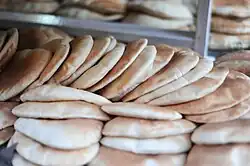 خبز البيتا المسطح المخمر بالخميرة.