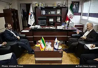 ناصر أبو شريف خلال اجتماع في طهران في 4 أغسطس 2015.