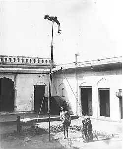 أداء بهلواني في الهند حوالي عام 1863