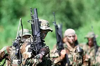 فرقة سيلز يشاركون في تدريبات الحرب التكتيكية.