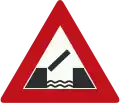 J15: Opening or swing bridge ahead