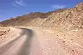 طريق بين جبال نويبع.