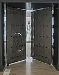بوابات قديمة في قصر الحصن