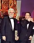 عمر الشريف يتلقى جائزة سيزر عام 2004.
