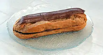 الأصبعية أو الإكلير "éclairs" من أشهر الحلويات التي يتم إعدادها بإستخدام عجينة الشو.