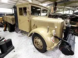 Daimler-Benz L 701 copy running on غازوجين
