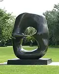 Oval with Points (بيضاوي مسنن)، (1968-1970)، مؤسسة هنري مور