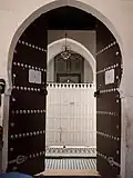صورة للمدخل الرئيسي للمسد الذي يقود إلى المحراب .