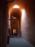 ممر مقبب في حي الدار الكبيرة من مخلفات القصر السابق