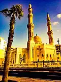 المسجد من الخارج.