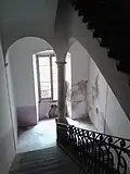 الدرج داخل القصر