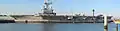 Panorama du porte-avions à quai au Havre Charles de Gaulle