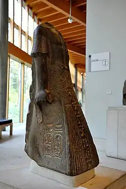 Paraherwenemef ، قائد العربة. تظهر خراطيش الاسم والسمير لرمسيس الثاني. من مصر. الأسرة التاسعة عشر ، 1290-1224 قبل الميلاد