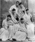 اصورة تاريخية لنساء بارسيات
