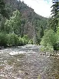 نهر بيكوس بين تيريرو وبيكوس، نيو مكسيكو