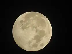 سورابايا، إندونيسيا الساعة 19:25 (ت ع م).