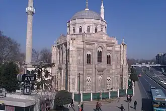 جامع السلطانة الأم برتفنيال بإسطنبول مثال على الروكوكو التركي.