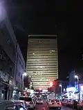 البرج كما يبدو ليلاً.