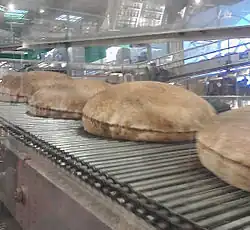 الخبز العربي المعروف بـ: خبز البيتا او الخبز السياحي أو الخبز العسكري.