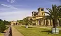 الرواق الأمامي للقصر