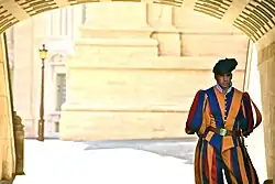 الحرس السويسري وتُلخًّص مهمتها في حفظ سلامة البابا وحفظ سلامة القصر البابوي، كما تقوم بأداء مهام التشريفات لدى استقبال إحدى الشخصيات المهمة في الفاتيكان.