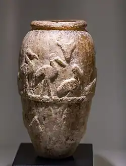 إناء مع أبو منجل. حجر الكلس. المجموعة الوطنية للفن المصري