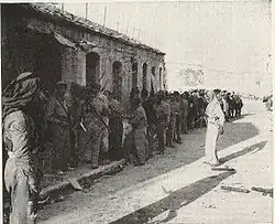 أسرى إسرائيليين يؤخذون إلى القاعدة العسكرية في المفرق عام 1948