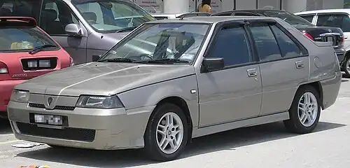 2001-2003 بروتون اسوارا ايروباك إصدار خاص هاتشباك