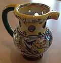 إبريق الحيرة (Puzzle jug).