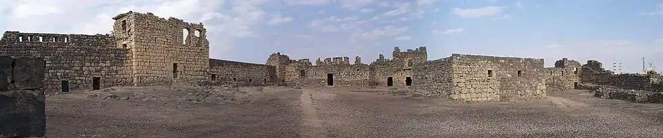صورة بانورامية لقصر الأزرق