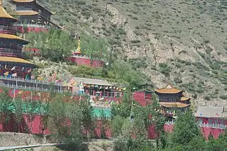 معبد طاوي&nbsp;&nbsp;[لغات أخرى]‏ مكرس ل Jiutian Xuannü على جبل Fenghuang ، في قرية Lunmalong ، Duoba ، شينينغ