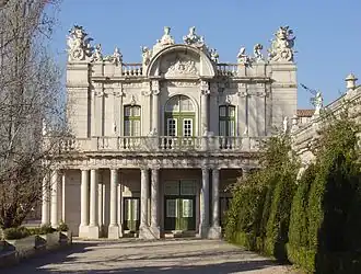 Robillon Pavilion of قصر كويلوز