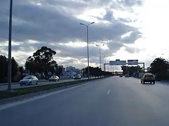 الطريق الوطنية رقم 9، بين مدينتي تونس (مدينة) والمرسى، هي مثال للطريق السريعة
