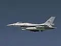 F-16A #672 carrying four إيه آي إم-120 أمرامs and two إيه آي إم-9 سايدويندرs. The Norwegian F-16s were the first to be equipped with مظلة كبح s (located in the rectangular extension at the base of the tail fin).